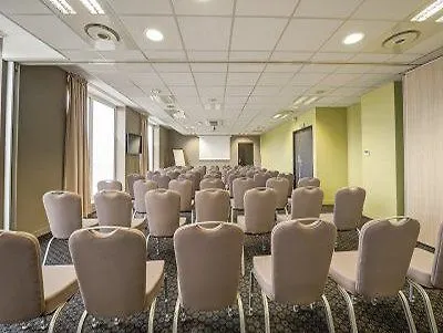 Appart'city Confort - Aeroport 4*