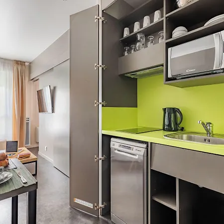 Appart'city Confort - Aeroport 4*